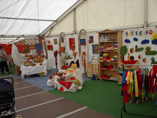 Messestand auf den Gewerbetagen in Schwollen, Kreis Birkenfeld mit Flie, Flei, Flo